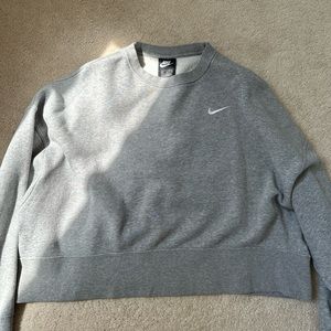 Cropped Grey nike crewneck